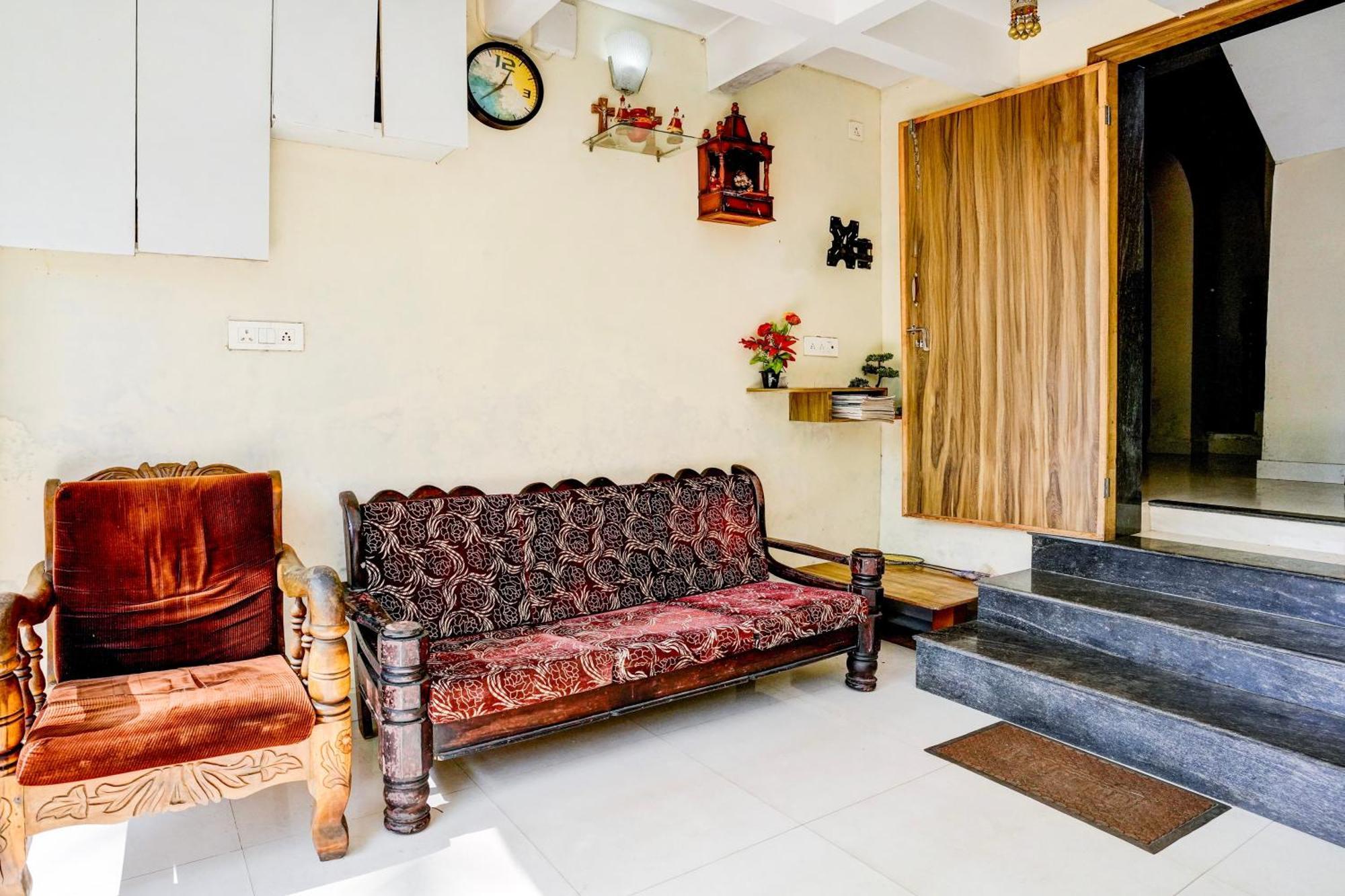 Oyo Flagship Triple Beach Guest House بيناوليم المظهر الخارجي الصورة