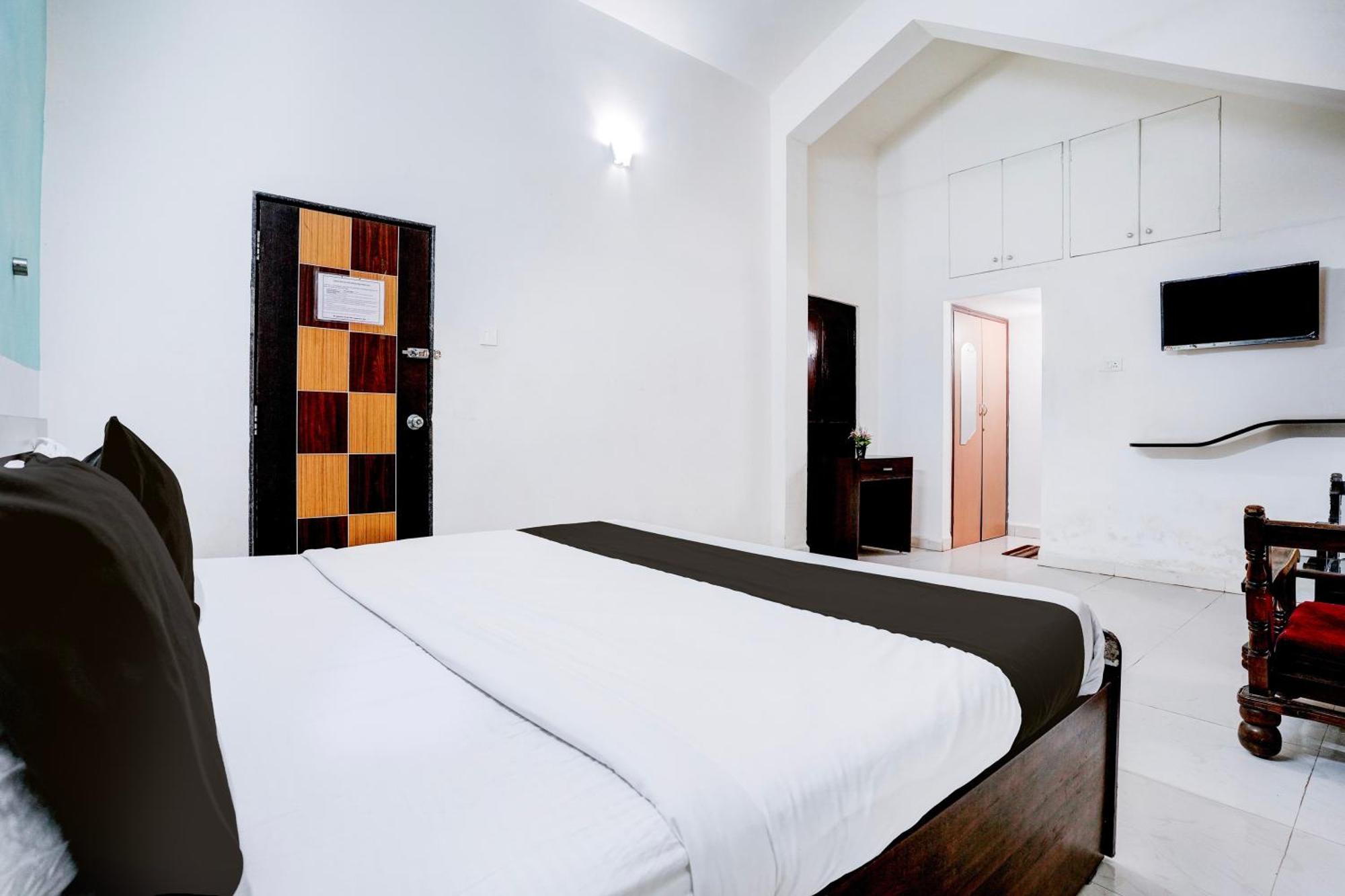 Oyo Flagship Triple Beach Guest House بيناوليم المظهر الخارجي الصورة