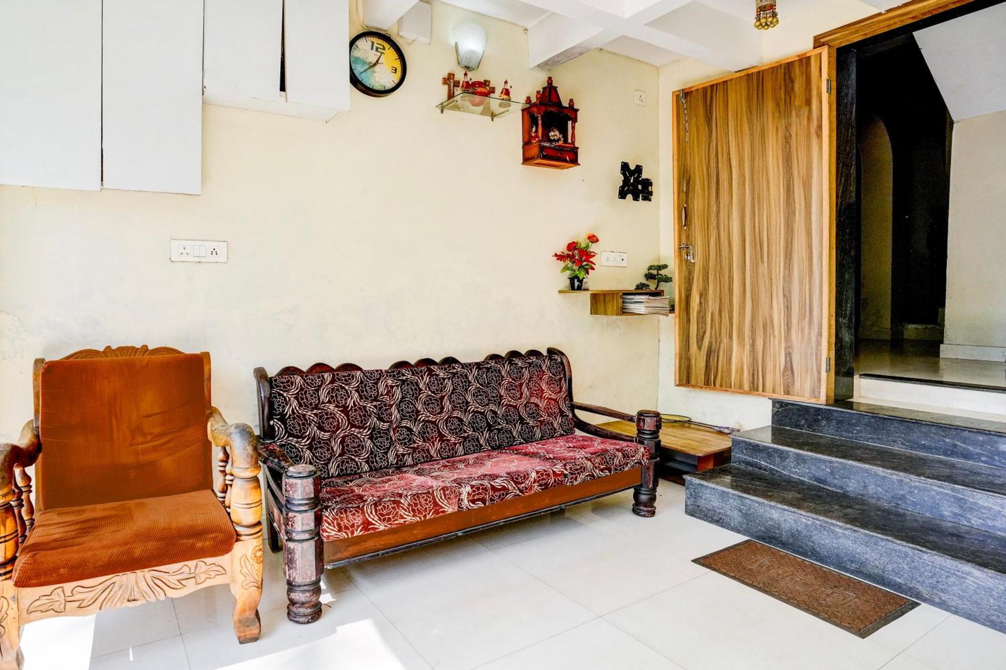 Oyo Flagship Triple Beach Guest House بيناوليم المظهر الخارجي الصورة